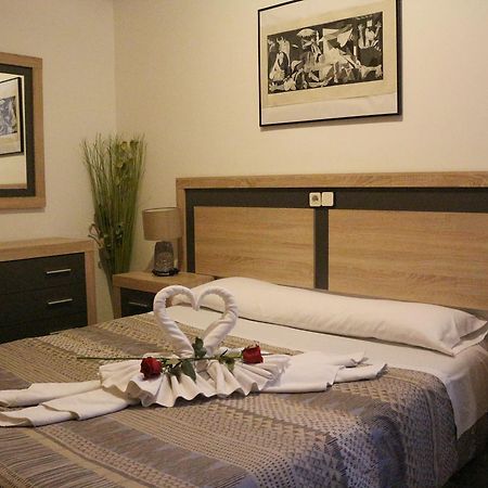 מדריד Pension San Isidro מראה חיצוני תמונה